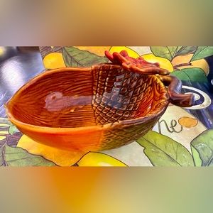 Acorn ceramic dish. Thanksgiving or fall/autumn serving dish. Perfect.